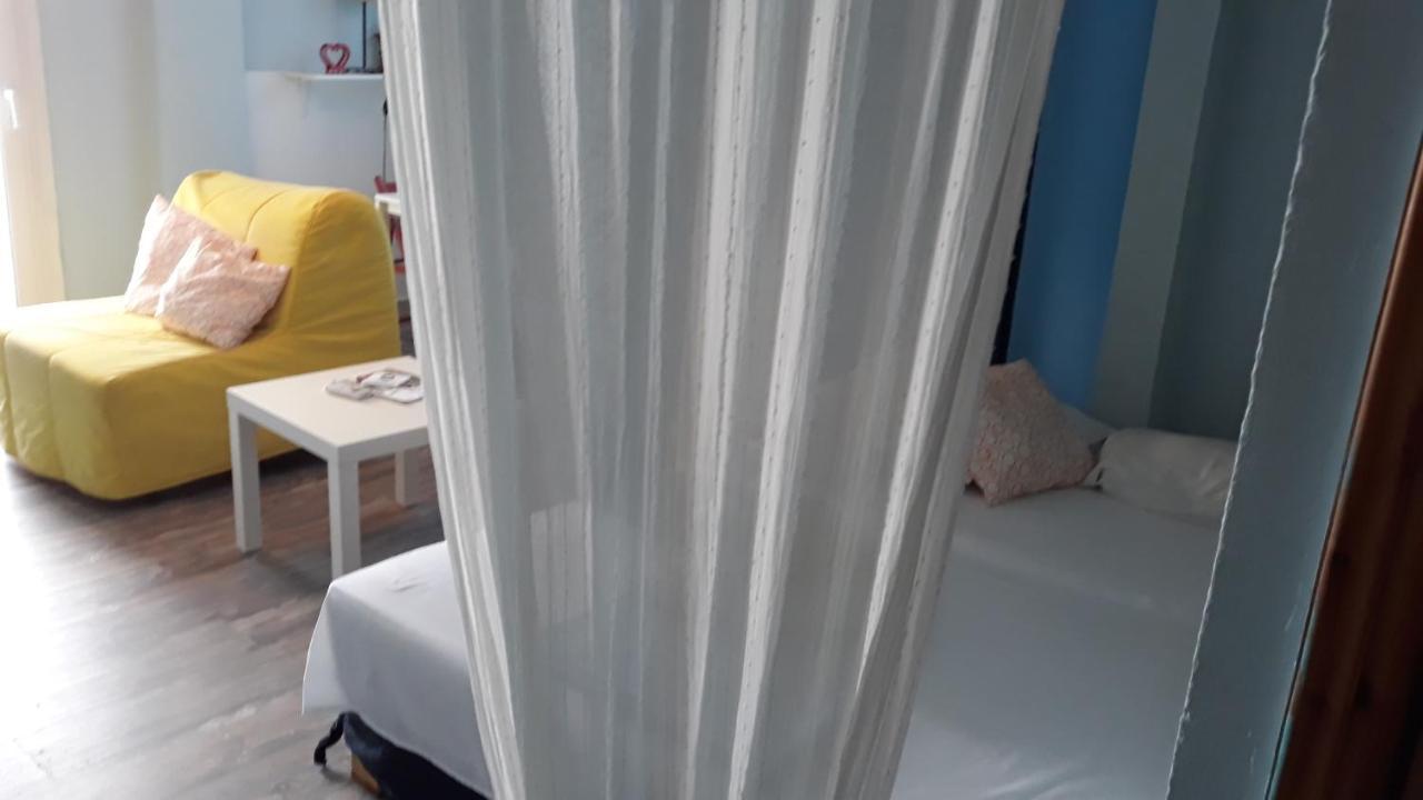 Romantically Allured Studio Next To The Center Tesalonika Bagian luar foto